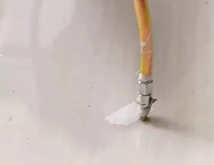 临猗瓷砖空鼓维修公司专业解答在瓷砖铺贴过程中，如果使用的砂料过粗（如全部使用了粗砂），可能会导致以下问题